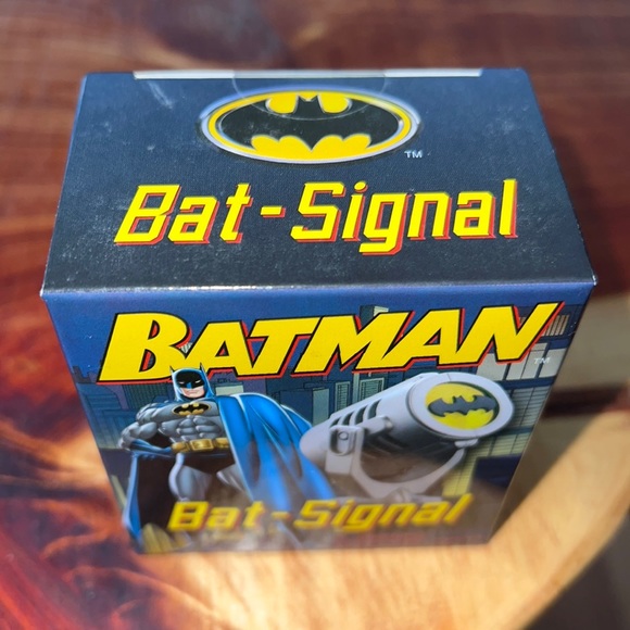Batman Bat Signal and book - Picture 3 of 3